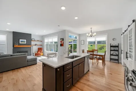 39 Ledge Way South Burlington VT 05403