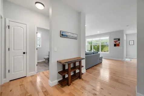 39 Ledge Way South Burlington VT 05403