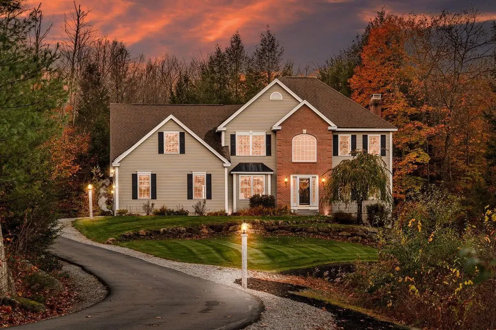 16 Spartan Drive Bedford NH 03110