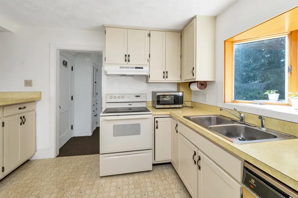 47 Whipple Avenue Laconia NH 03246