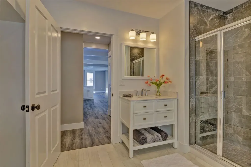 219-221 Dartmouth College Highway Haverhill NH 03765