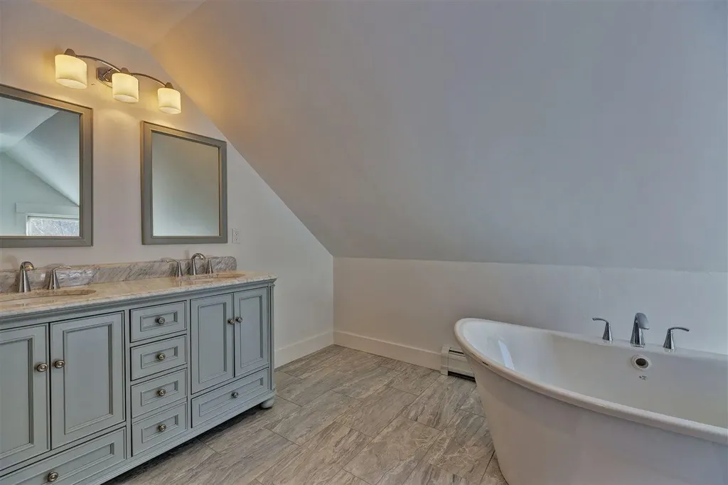 219-221 Dartmouth College Highway Haverhill NH 03765