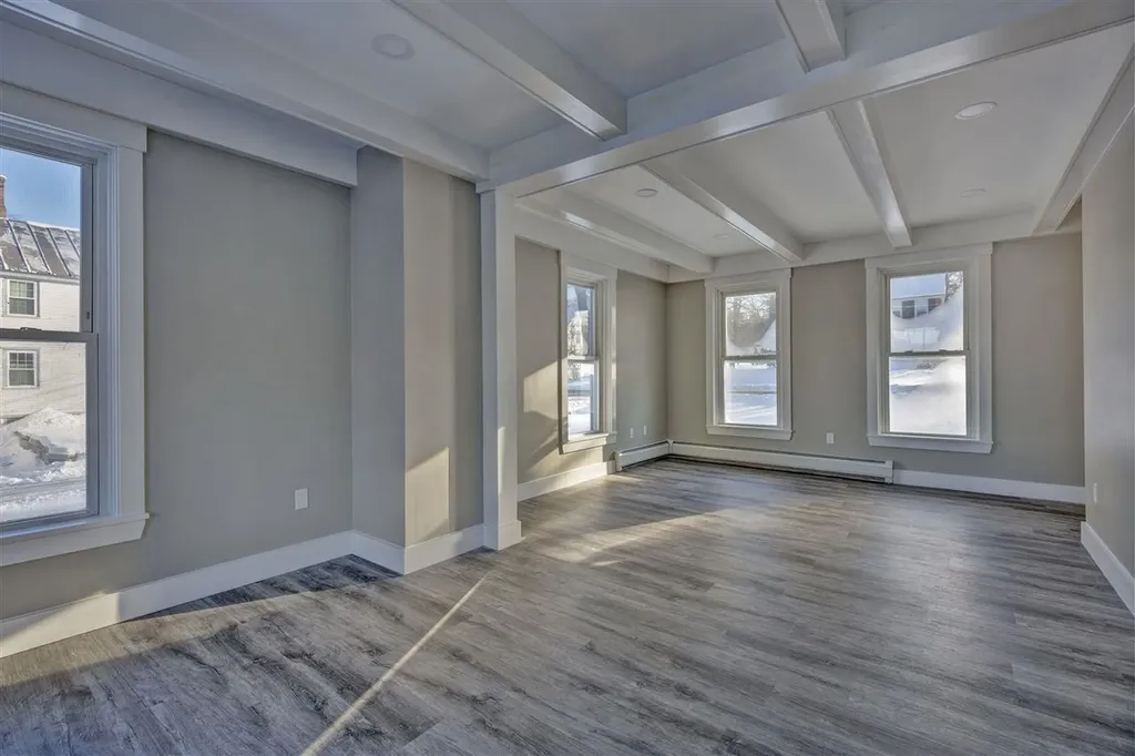 219-221 Dartmouth College Highway Haverhill NH 03765