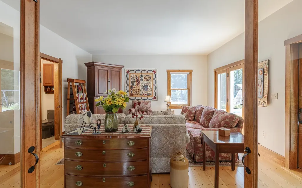 19 Day Road Swanzey NH 03446