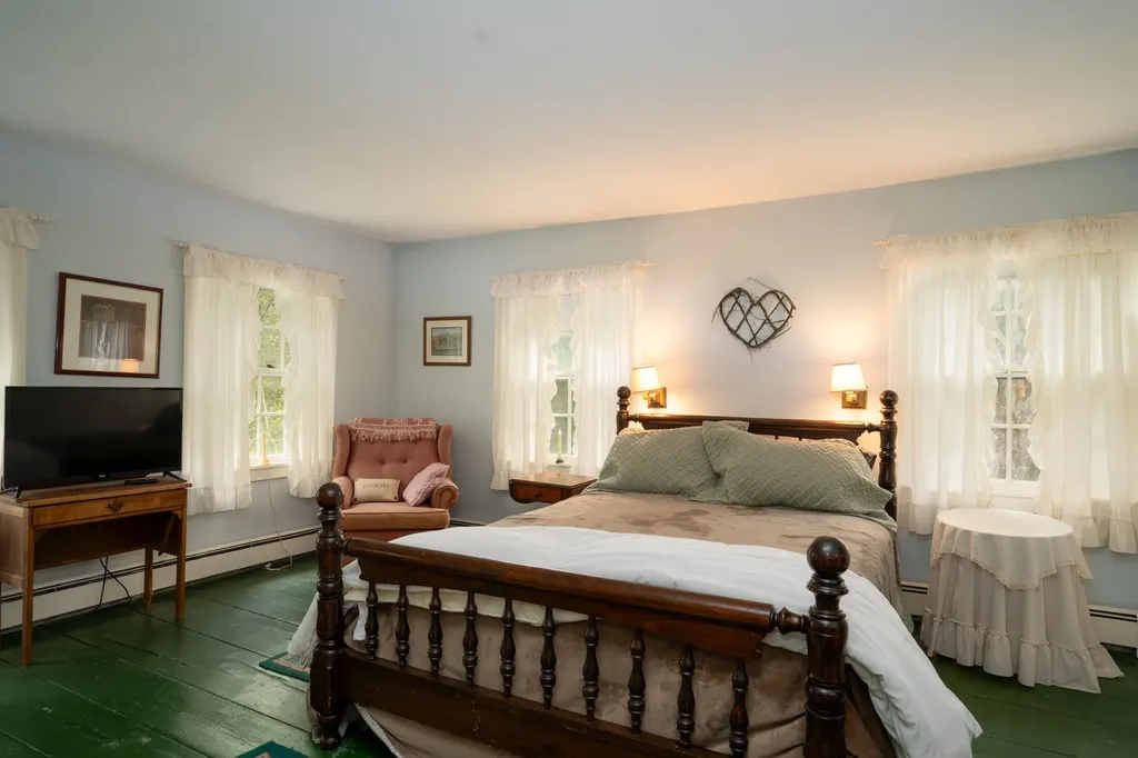 341 Under The Mountain Road Londonderry VT 05155