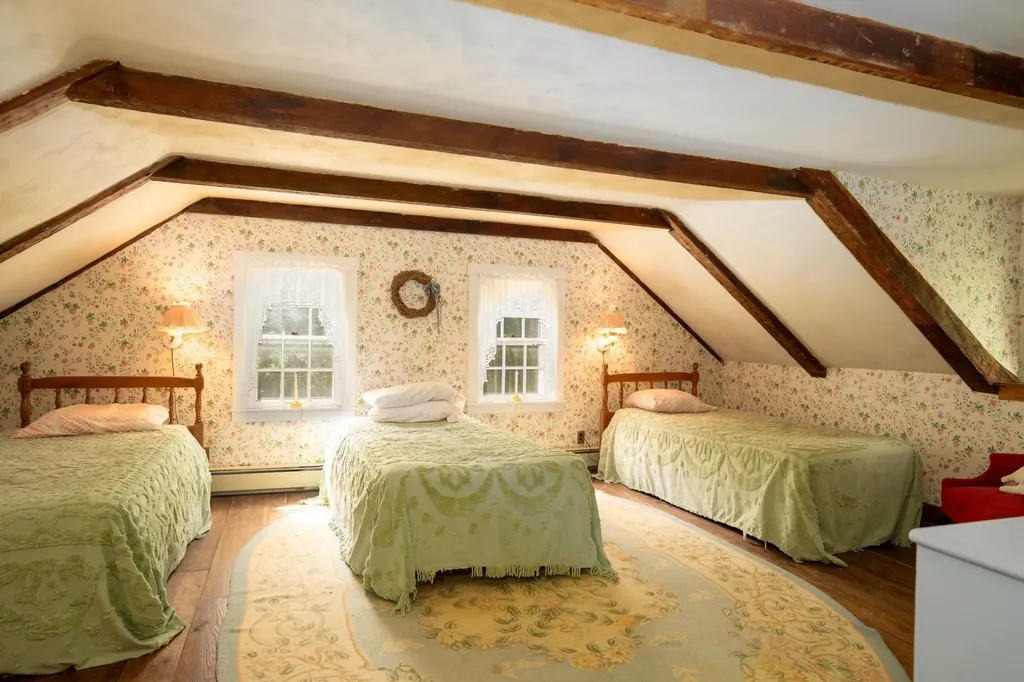 341 Under The Mountain Road Londonderry VT 05155