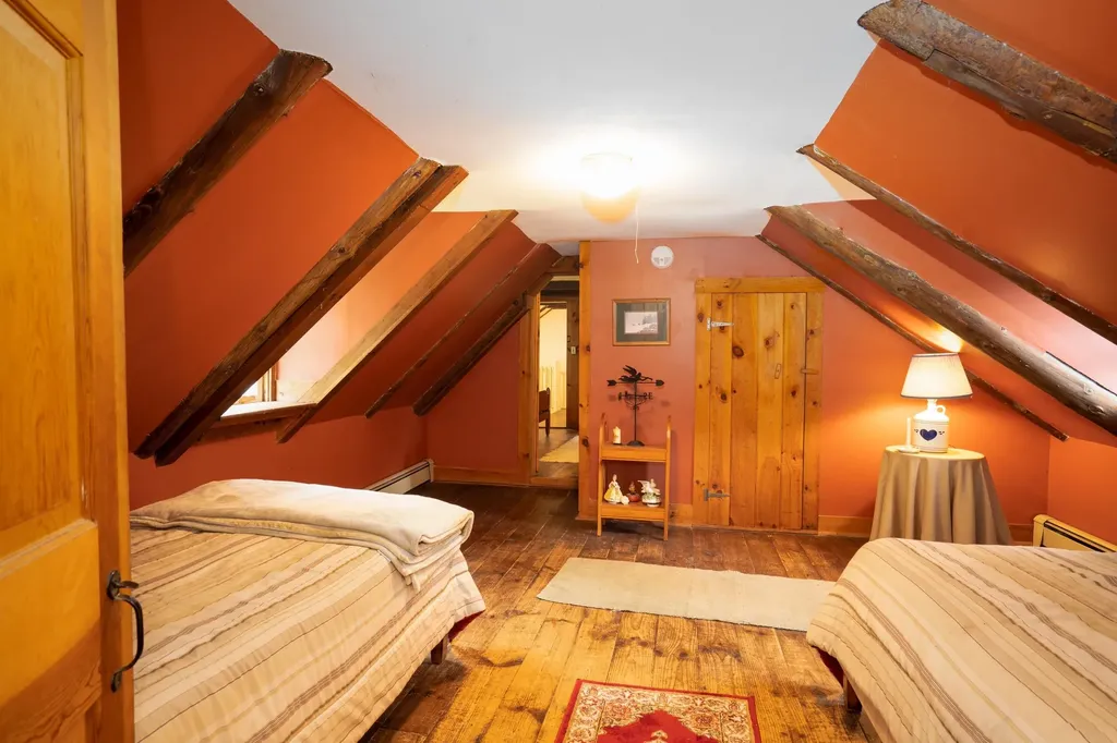 341 Under The Mountain Road Londonderry VT 05155