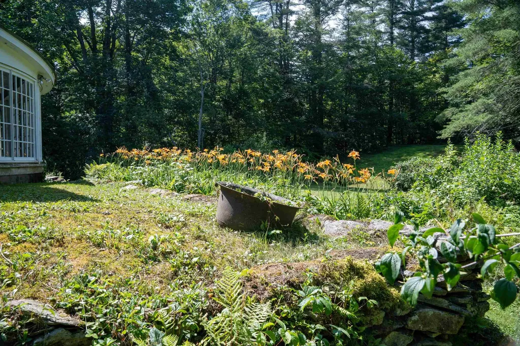 341 Under The Mountain Road Londonderry VT 05155