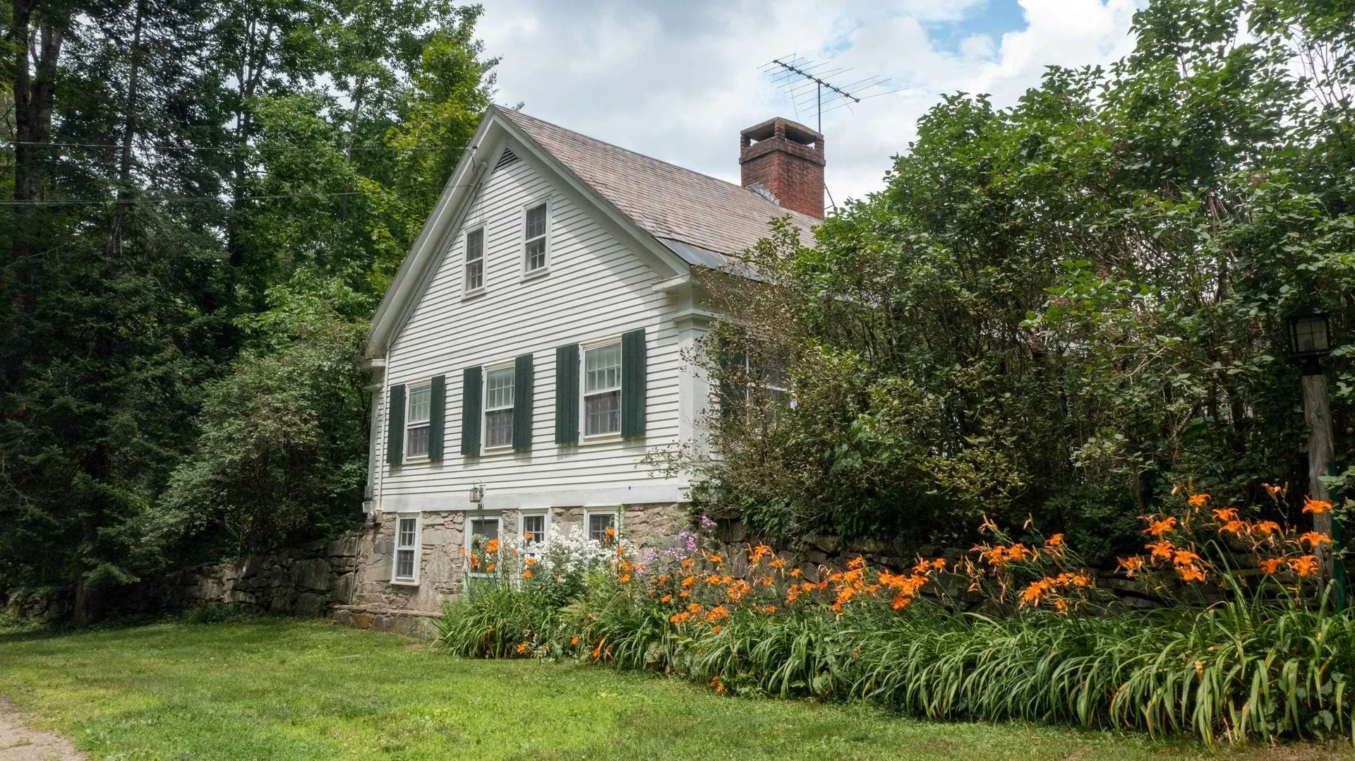 341 Under The Mountain Road Londonderry VT 05155