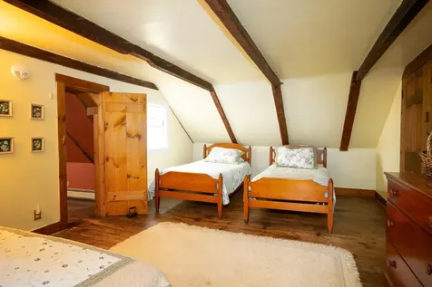 341 Under The Mountain Road Londonderry VT 05155