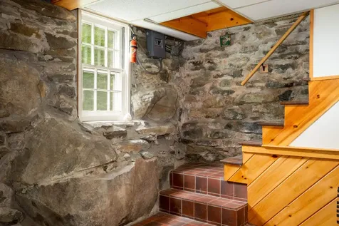 341 Under The Mountain Road Londonderry VT 05155