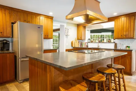 341 Under The Mountain Road Londonderry VT 05155