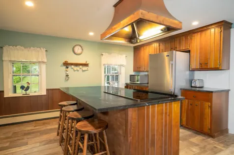 341 Under The Mountain Road Londonderry VT 05155