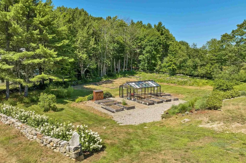 155 Middle Road Tuftonboro NH 03816