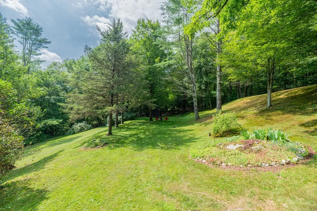 231 Tudor Road Sandgate VT 05250