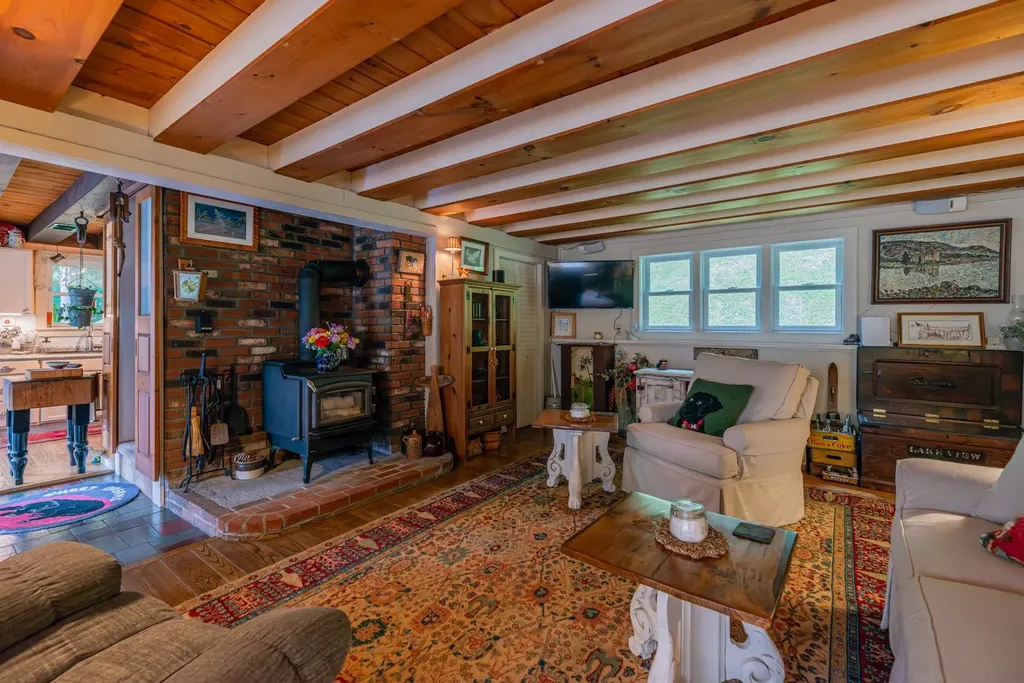 231 Tudor Road Sandgate VT 05250