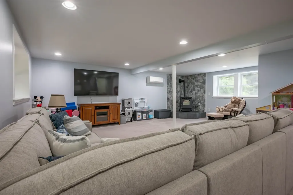 140 Robert Rogers Road Dunbarton NH 03046