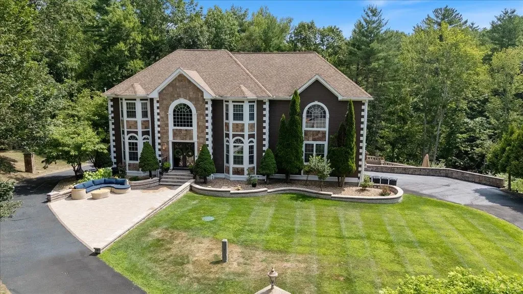7 Tilton Terrace Salem NH 03079