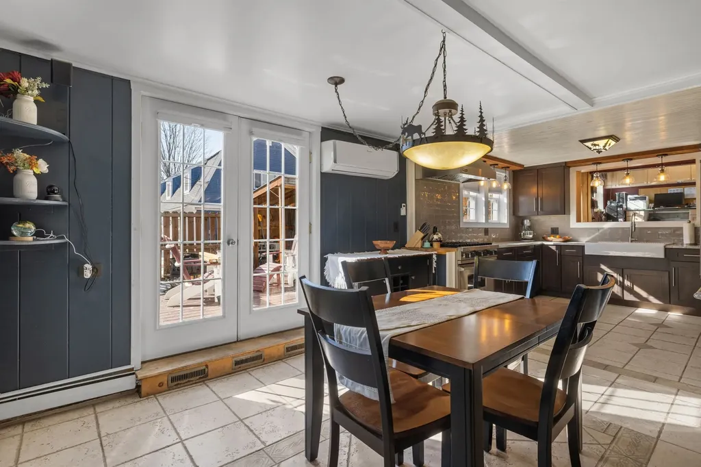 525 Whittier Highway Moultonborough NH 03254