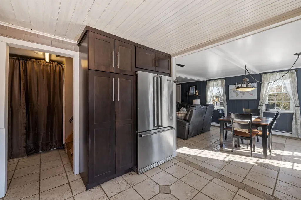 525 Whittier Highway Moultonborough NH 03254