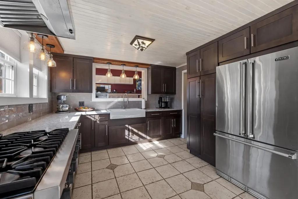 525 Whittier Highway Moultonborough NH 03254