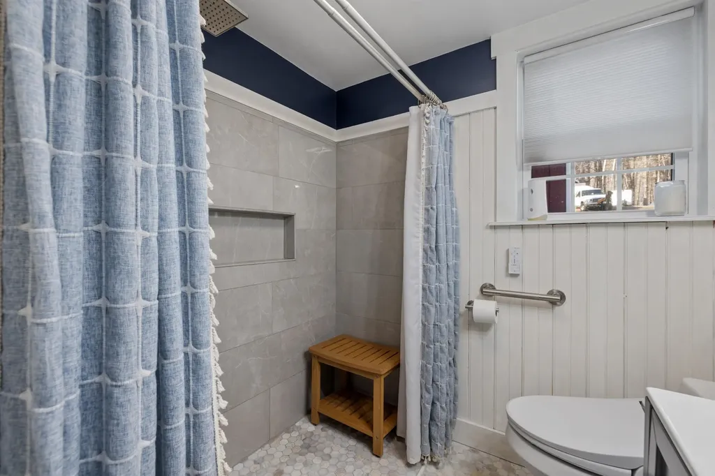 525 Whittier Highway Moultonborough NH 03254