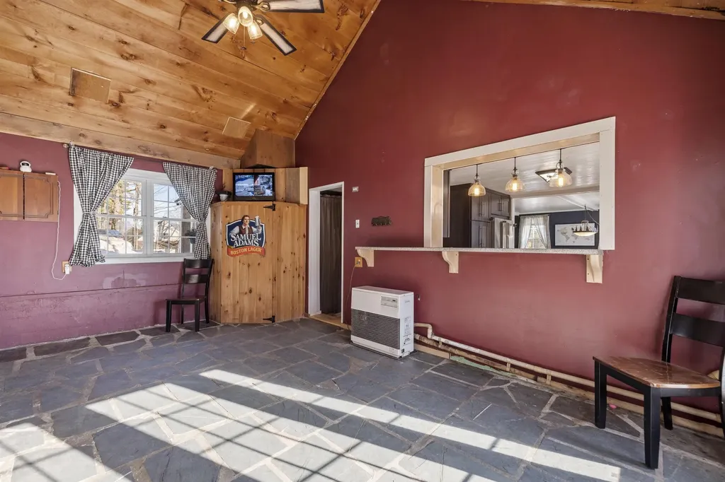 525 Whittier Highway Moultonborough NH 03254