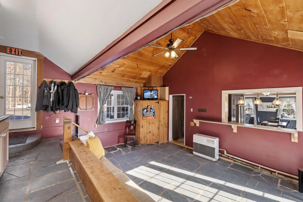 525 Whittier Highway Moultonborough NH 03254