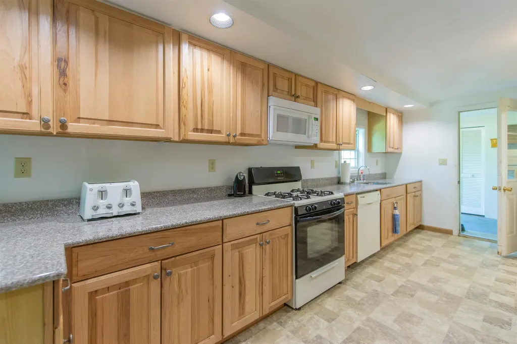 71 Mays Way Tamworth NH 03890