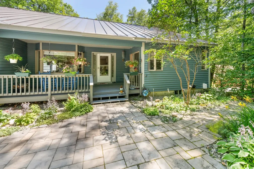 8 Sandy Brae Grantham NH 03753