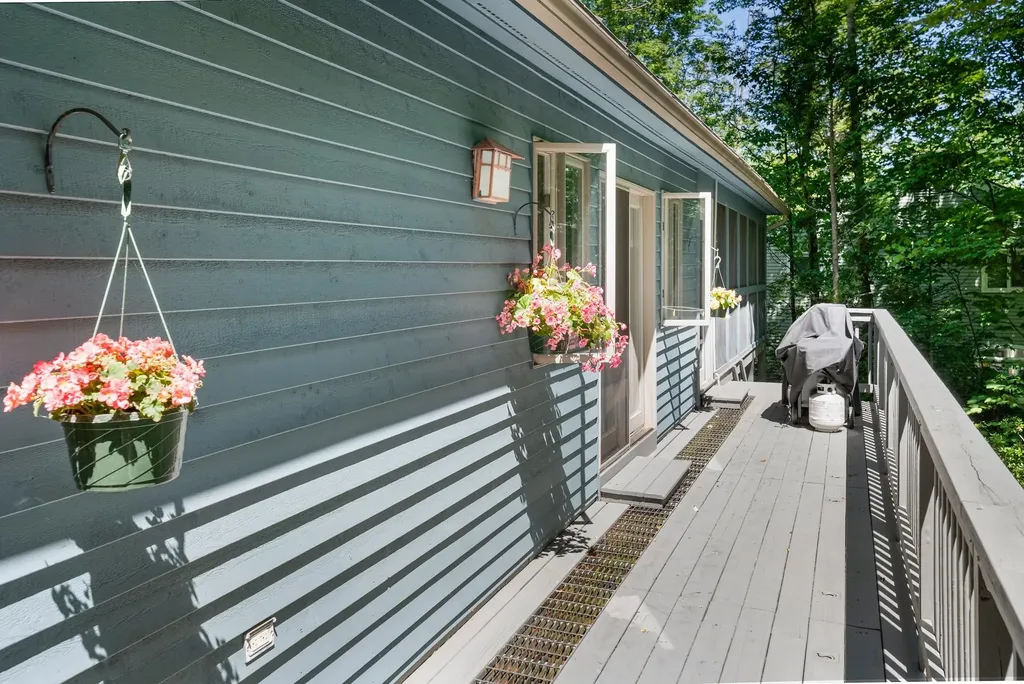 8 Sandy Brae Grantham NH 03753