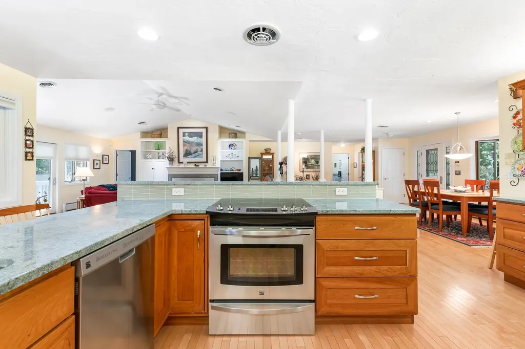 8 Sandy Brae Grantham NH 03753