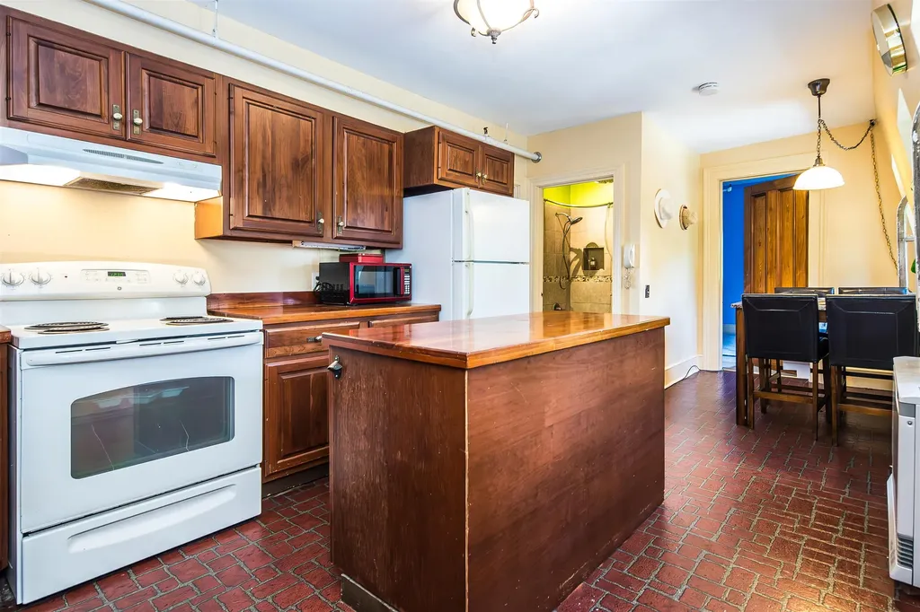 79 Pine Street Rutland City VT 05701