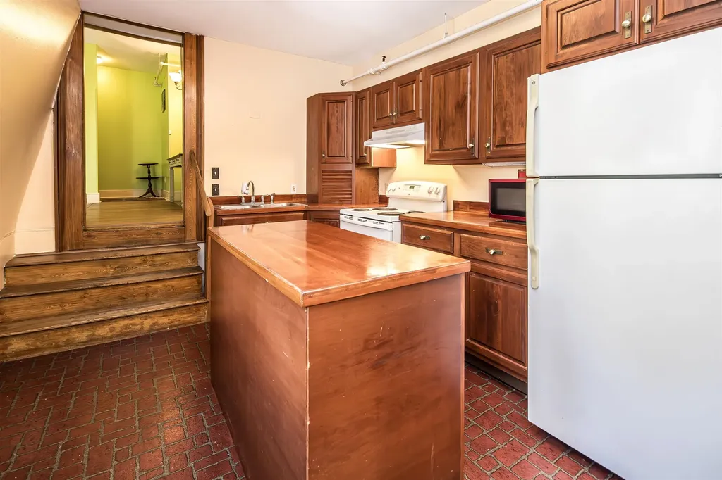 79 Pine Street Rutland City VT 05701