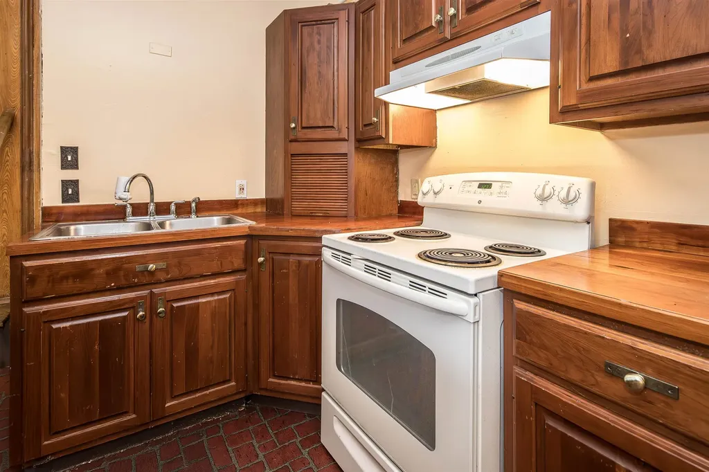 79 Pine Street Rutland City VT 05701