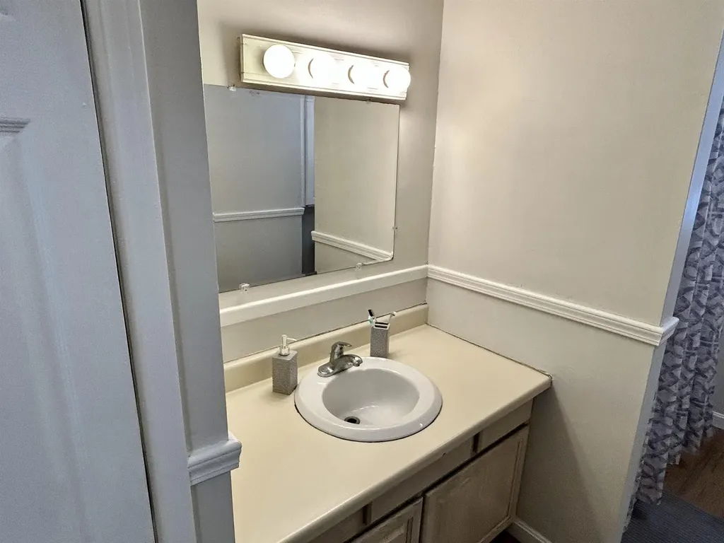 12 Pingree Hill Road Derry NH 03038