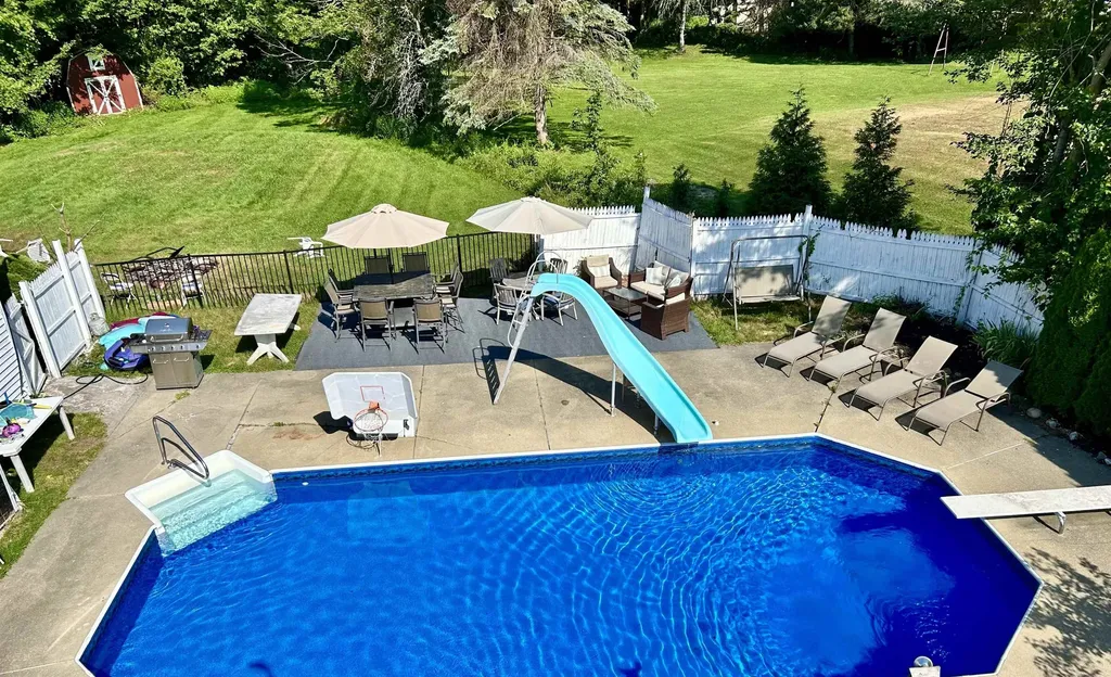 12 Pingree Hill Road Derry NH 03038