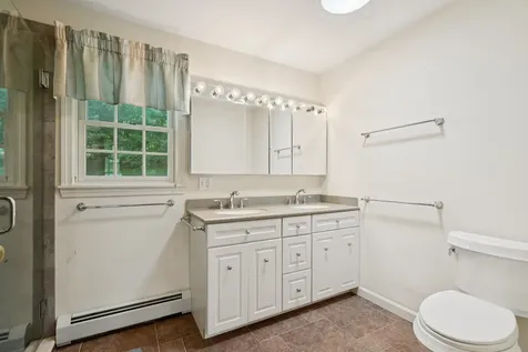 22 Kingsford Road Hanover NH 03755