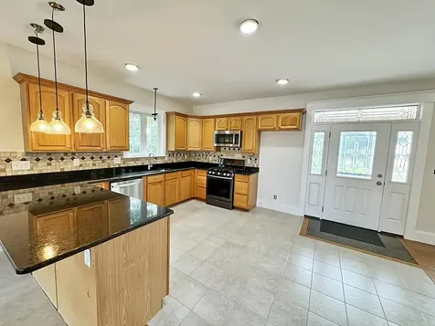 8 Dulcies Point Road Kingston NH 03848