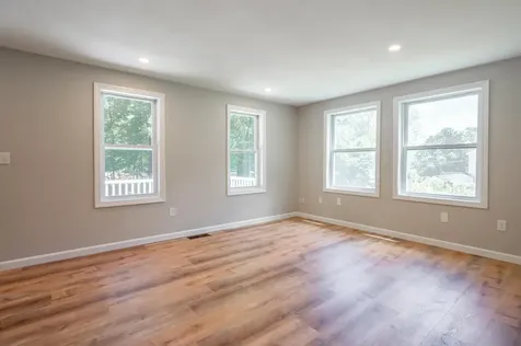 7 Kristin Drive Derry NH 03038