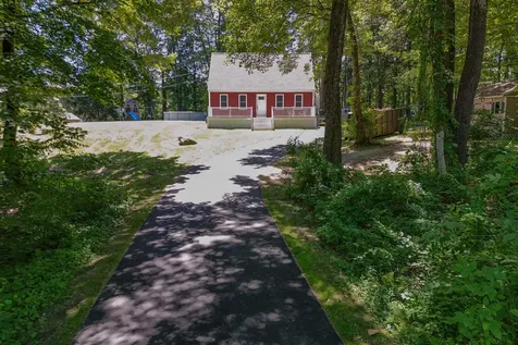 7 Kristin Drive Derry NH 03038