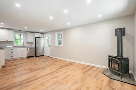 7 Kristin Drive Derry NH 03038