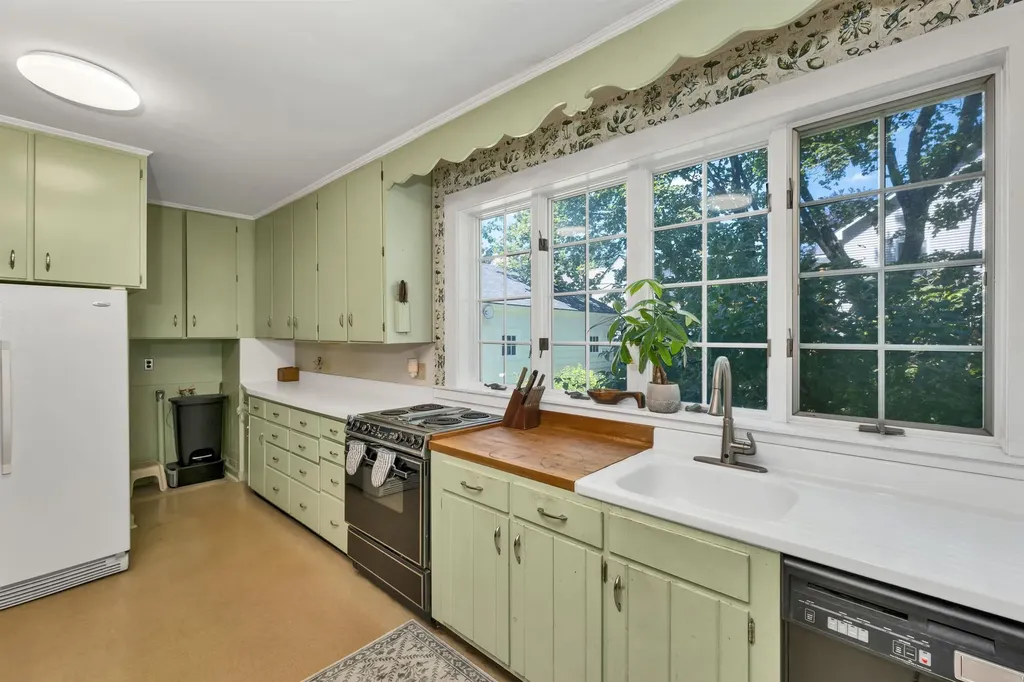 8 Garland Street Plymouth NH 03264