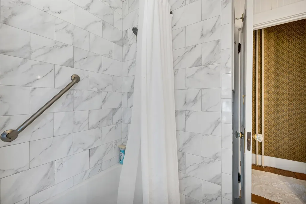 8 Garland Street Plymouth NH 03264