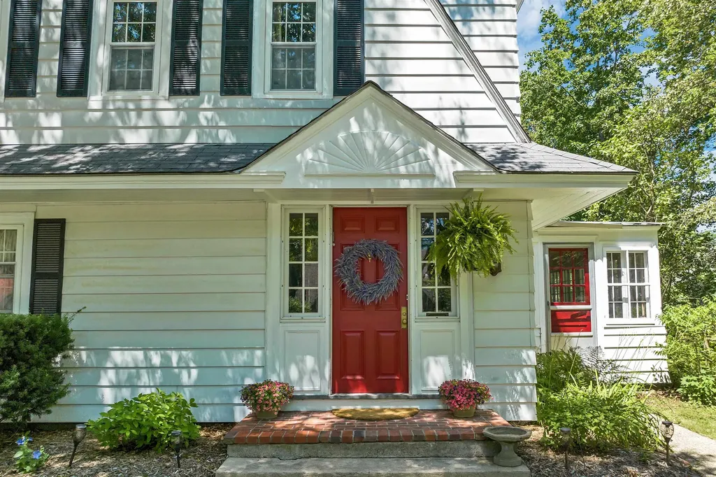 8 Garland Street Plymouth NH 03264