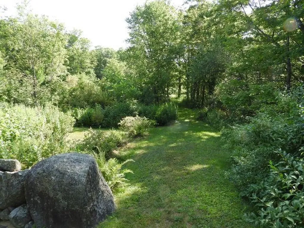 571 Center Road Hillsborough NH 03244