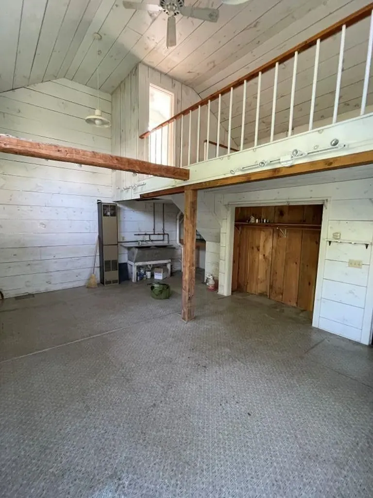 571 Center Road Hillsborough NH 03244