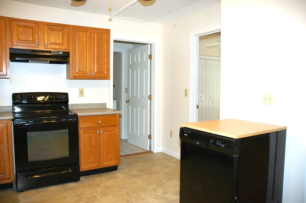 10 South Road Londonderry NH 03053