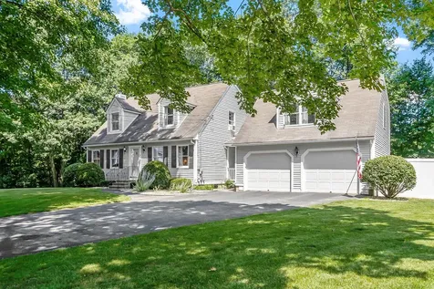 8 Adam Court Salem NH 03079