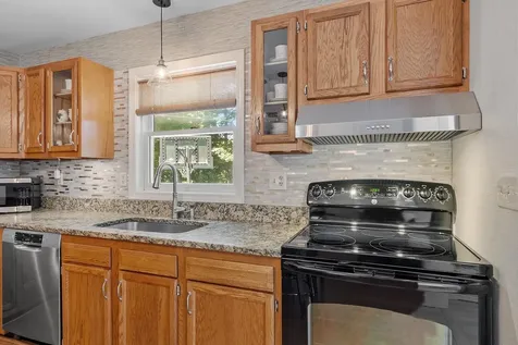 8 Adam Court Salem NH 03079